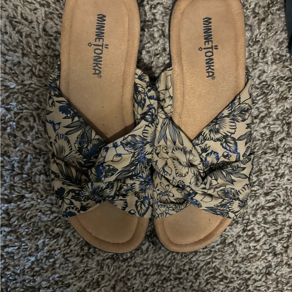 Minnetonka Women's Sandals - Blue Floral on Tan - Picture 1 of 1